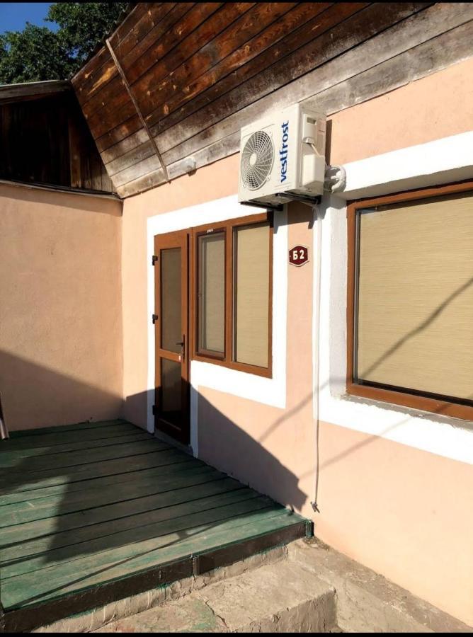 Slavutich Hotel Dniprodzerzhynsk Bagian luar foto